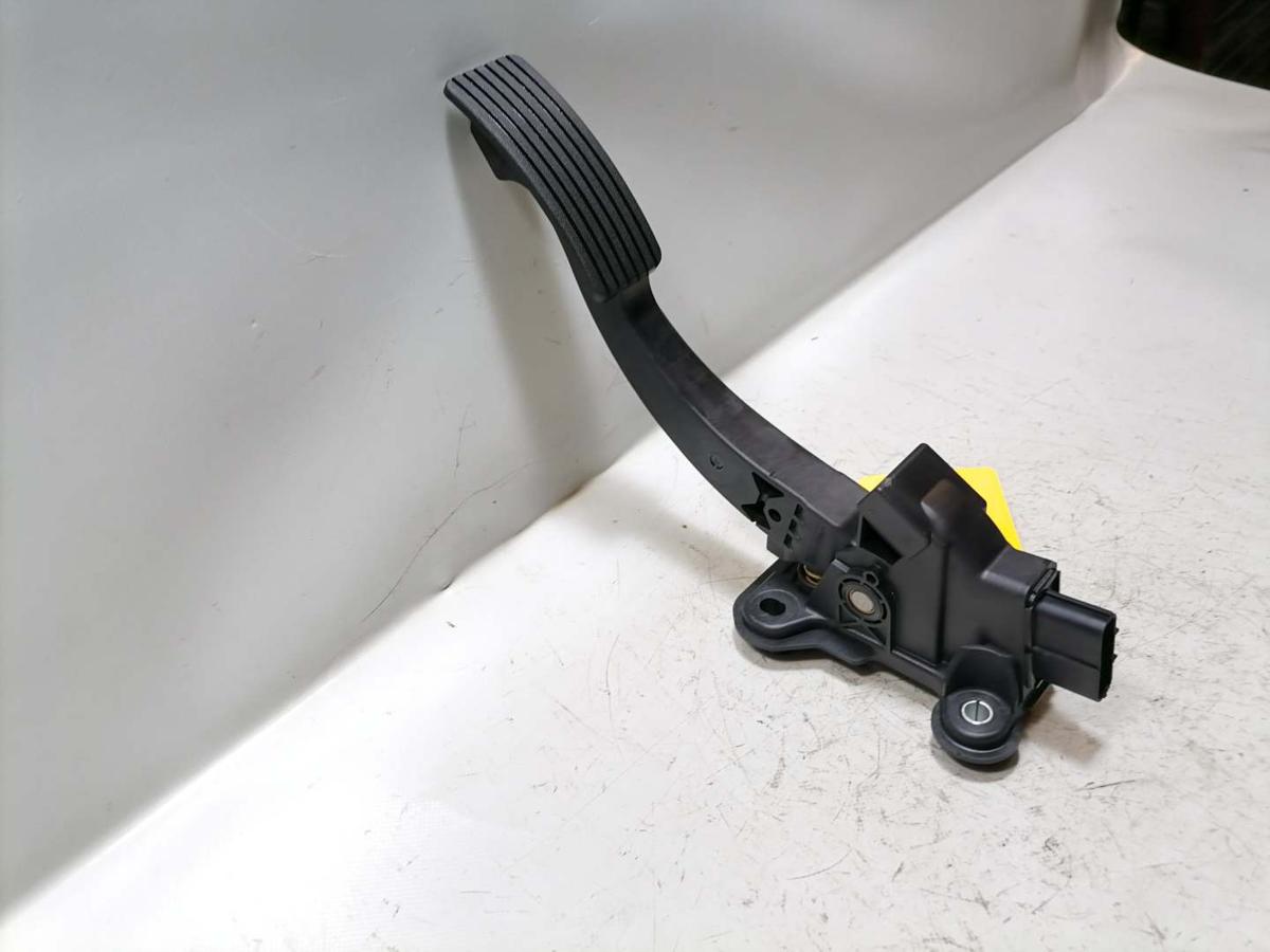 Mitsubishi Eclipse Cross GL3W original Gaspedal elektrisch 2.4 72kw Bj.2023